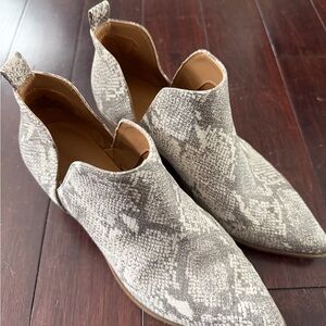 Universal Thread Gray Snakeskin Heeled Boots